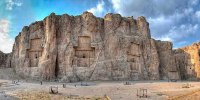 در تخت جمشید هم آبشار راه افتاد + تصاویر | نفوذ آب به آرامگاه شاهان هخامنشی