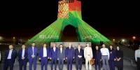 پرچم بلاروس روی برج آزادی| جواهر تهران شهروندانش هستند