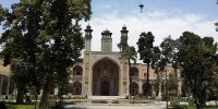افطار در میان مسجد تاریخی سپهسالار