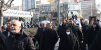 وزیر اقتصاد در راهپیمایی یوم الله ۲۲ بهمن حضور یافت