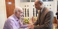 تجلیل استاندار کرمانشاه از عبدالحسین افتخاری نیکوکار پیشکسوت مدرسه ساز