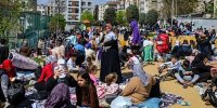 ببینید | استانبولی ها بخاطر نگرانی از زلزله همچنان در خیابان ها حضور دارند