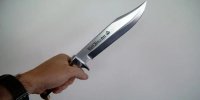 ببینید | حمله وحشیانه اراذل قمه‌به‌دست به یک شهروند در ملارد / درگیری خونین مقابل مجتمع مسکونی
