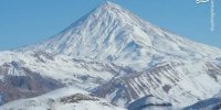 ببینید | بارش برف در قله دماوند در میانه تابستان
