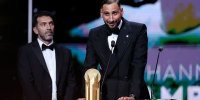 ببینید | پس‌گردنی بوفون به دوناروما در مراسم توپ طلا