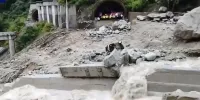 ببینید | یک پل بزرگراه در جنوب غربی چین فرو ریخت
