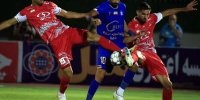 ببینید | تماشاگران استقلال پرتاب بطری پرسپولیسی‌ها را با پرتاب بطری پاسخ دادند!