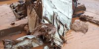 عکس |  مچاله شدن خودروی پیکان در اثر سیل روستای داربدره کرمانشاه