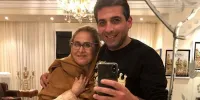 عکس | یک قاب تلخ؛ شکسته شدن حمید گودرزی پس از فوت مادرش