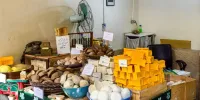 عکس | تصویری جالب از یک مغازه صابون‌فروشی قدیمی در خیابان مولوی تهران