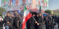 عکس | نمایش ماکت موشک‌های بالستیک سپاه و محور مقاومت در مراسم تشییع شهدای اقتدار ملی
