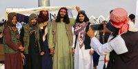 تصاویر | از بالگرد تا جعبه‌های انتحاری؛ جشن چهارمین سال به قدرت رسیدن طالبان در افغانستان