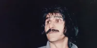 عکس | تصویری زیرخاکی از حسین پناهی در مراسم عروسی صادق آهنگران در سال ۱۳۵۸