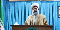 عکس | اقدام عجیب نماز جمعه شهرستان دشتی؛ خواندن خطبه پشت خودروی نظامی با بلندگو