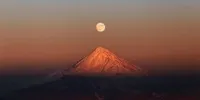 عکس | تصویری جذاب از هم‌نشینی ماه کامل و دماوند