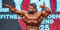 عکس | هادی چوپان در کنار خودروی فراری قرمز!