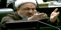 عکس | تصویری از حمید رسایی نماینده مجلس در حال چک کردن تلگرام!