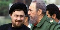 عکس | تصویری تاریخی از حسن خمینی و فیدل کاسترو در راهپیمایی در کوبا در سال ۲۰۰۱