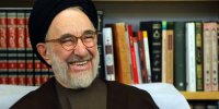 عکس | وقتی خاتمی «سیمرغ» را به بیضایی داد