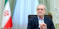 حضور پزشکیان بر مزار سردار شهید حاجی‌ زاده+ عکس