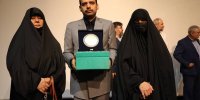 تجلیل از خانواده علی هاشمی و چند نکته از محسن رضایی به بهانه اکران «اسفند»