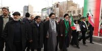مردم در برابر فشار و تهدید تسلیم نمی‌شوند