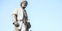 آب دهان به چهره آفتاب