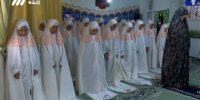 اقامه نماز جماعت به امامت یک زن در صدا و سیما/ تصویر