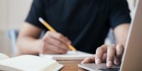 آموزش مجازی مقابل کلاس درس: کدام شیوه برای دانش‌آموزان بهتر است؟