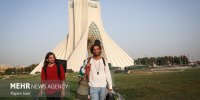 اجرای زنده علی قمصری در میدان آزادی