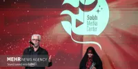کارزاری با امضای مهمانان خارجی صداوسیما؛ تندیس‌ درویش در دست سحر امامی