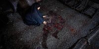 روایت تصویری ایثار در عکس «مسجد سوخته»؛ ردِ فداکاری بر فرش ماندگار شد!