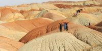 گردشگری بیخ گوش تهران؛ تپه‌های رنگی و چشم‌نواز
