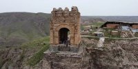 نورپردازی جالب قلعه ضحاک/ عکس