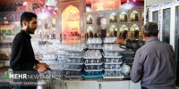 خدمت رسانی خادمان امام رضا(ع) به زائران پیاده