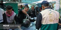پخت حلیم در شب شهادت ثامن الائمه؛ نذر هر ساله امام رضایی‌ها
