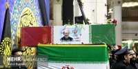 تصاویری متفاوت از استقبال زائران حرم بانوی کرامت از پیک شهید مطهری