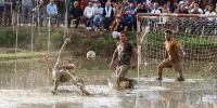ویدیو/ فوتچل با چاشنی آب و گل