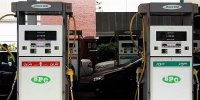بنزین ۳ نرخی نمی شود/ سنگ اندازی وزارت اقتصاد برای واردات بنزین سوپر؛ مجوزی صادر نشده است