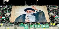 بالا بردن عکس رهبر معظم انقلاب توسط هواداران باشگاه عراقی