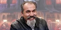 روزی که در یک سریال نمایش خانگی یک نفر اسم سگش را کورش گذاشت سکوت کردیم؛ حالا به نمادهای باستانی ایران سنگ می زنیم