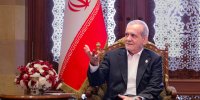 بازدید پزشکیان از مسجد مشهور سلطان قابوس/ او در دفتر یادبود چه نوشت؟