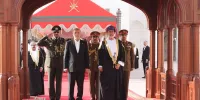 تصویری دیدنی از همراهی شانه به شانه سلطان هیثم با پزشکیان