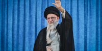 تصویری متفاوت از رهبر انقلاب در حرم امام خمینی(ره)