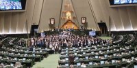 عکس دسته جمعی در مجلس/ سلام نظامی آقای نماینده