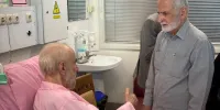 عیادت کمال خرازی از سیدمحمد خاتمی/ دیدار وزیر دولت اصلاحات با رییس دولت اصلاحات + عکس