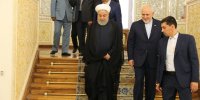 صندلی‌های خالی همایش محاکمه ظریف و روحانی + تصویر