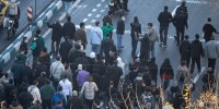 مردم اگر بخواهند اعتراض کنند و اغتشاش نکنند، چه راهی جلوی شان قرار داده اید؟