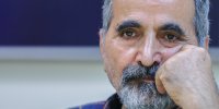 آزاد ارمکی: امروز باید چهره هایی که مردم قبول شان دارند برای دفاع از ایران به صحنه بیایند/ دیدید یک آهنگ محسن چاوشی چقدر موثر بود؟
