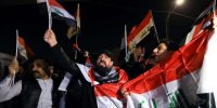 عراقی‌ها عکس ترامپ و پرچم آمریکا را به آتش کشیدند